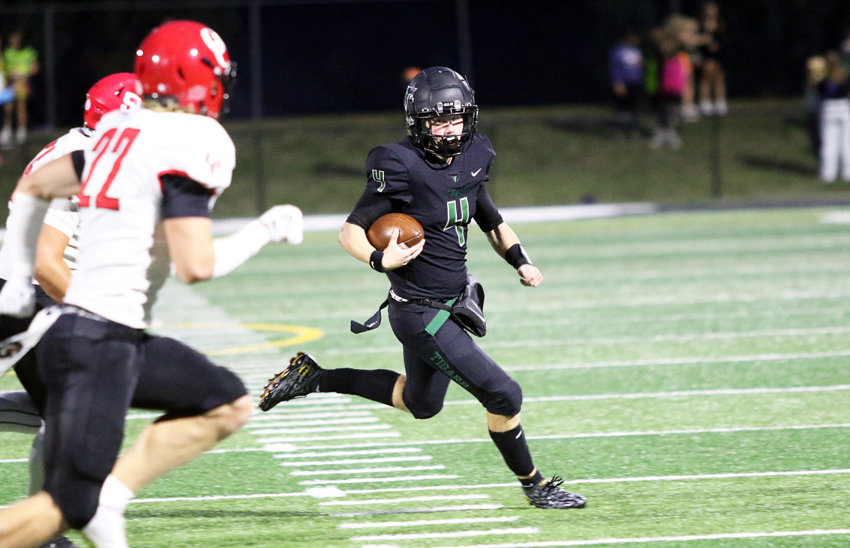 a Oregon City Tigard football Oregon September 29 2023 Dan Brood 20